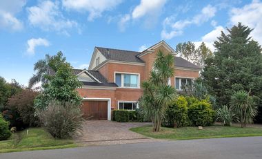 Impecable casa en venta en La Lomada de 400 metros cubiertos