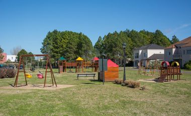 Impecable casa en venta en La Lomada de 400 metros cubiertos