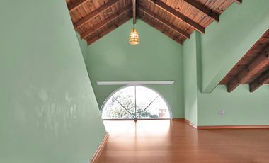 Impecable casa en venta en La Lomada de 400 metros cubiertos