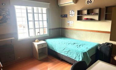 VENTA CASA 5 AMBIENTES CON JARDÍN BARRIO PARQUE BERNAL