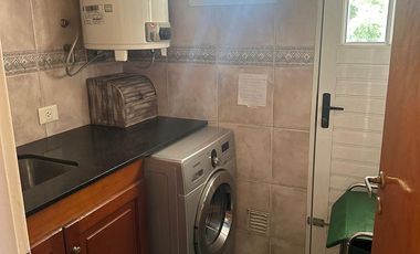 VENTA CASA 5 AMBIENTES CON JARDÍN BARRIO PARQUE BERNAL