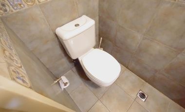 VENTA CASA 5 AMBIENTES CON JARDÍN BARRIO PARQUE BERNAL