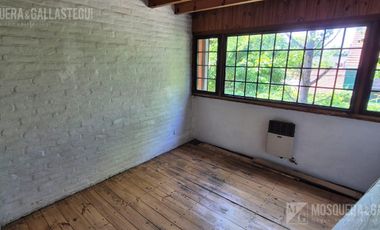 CASA DE ORIGINAL DISEÑO Y MUY LINDOS AMBIENTES .