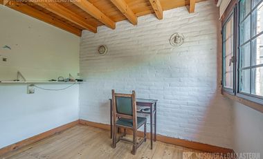 CASA DE ORIGINAL DISEÑO Y MUY LINDOS AMBIENTES .