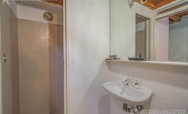 CASA DE ORIGINAL DISEÑO Y MUY LINDOS AMBIENTES .