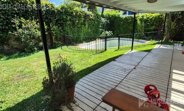 CASA DE ORIGINAL DISEÑO Y MUY LINDOS AMBIENTES .