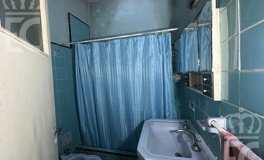 Venta - Casa para dos familias -  entrada independiente - Garage  -  Lanús Este