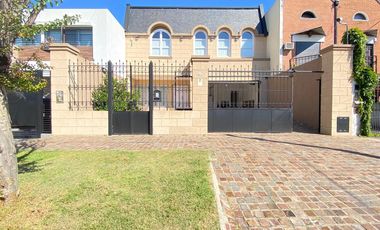 Chalet cinco ambientes en Haedo Sur Residencial