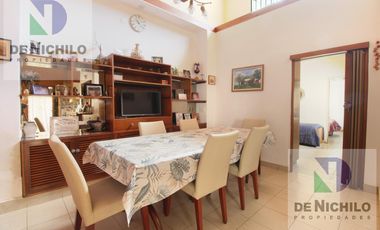 VENTA  DE DOS CASAS  EN LOTE PROPIO CON QUINCHO Y PATIO, JOVELLANOS 1400,BARRACAS