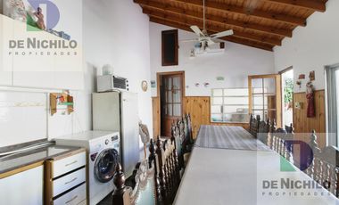 VENTA  DE DOS CASAS  EN LOTE PROPIO CON QUINCHO Y PATIO, JOVELLANOS 1400,BARRACAS