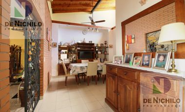 VENTA  DE DOS CASAS  EN LOTE PROPIO CON QUINCHO Y PATIO, JOVELLANOS 1400,BARRACAS