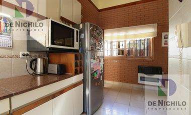 VENTA  DE DOS CASAS  EN LOTE PROPIO CON QUINCHO Y PATIO, JOVELLANOS 1400,BARRACAS