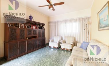 VENTA  DE DOS CASAS  EN LOTE PROPIO CON QUINCHO Y PATIO, JOVELLANOS 1400,BARRACAS