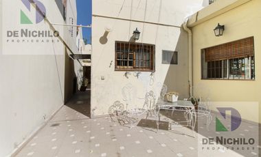 VENTA  DE DOS CASAS  EN LOTE PROPIO CON QUINCHO Y PATIO, JOVELLANOS 1400,BARRACAS