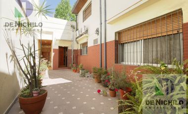 VENTA  DE DOS CASAS  EN LOTE PROPIO CON QUINCHO Y PATIO, JOVELLANOS 1400,BARRACAS