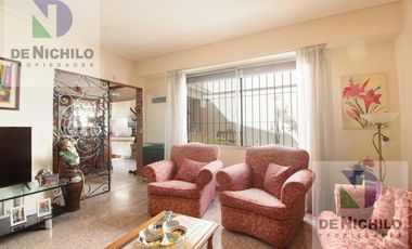 VENTA  DE DOS CASAS  EN LOTE PROPIO CON QUINCHO Y PATIO, JOVELLANOS 1400,BARRACAS