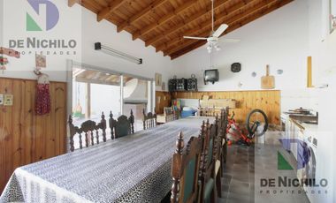 VENTA  DE DOS CASAS  EN LOTE PROPIO CON QUINCHO Y PATIO, JOVELLANOS 1400,BARRACAS