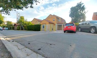 Casa 4 dorm. 3 Baños Estacionamientos logia Venta Quilicura