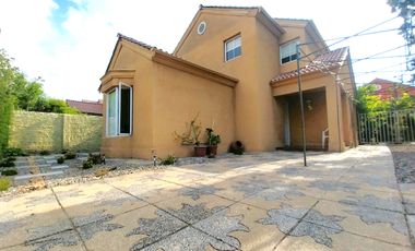 Casa 4 dorm. 3 Baños Estacionamientos logia Venta Quilicura