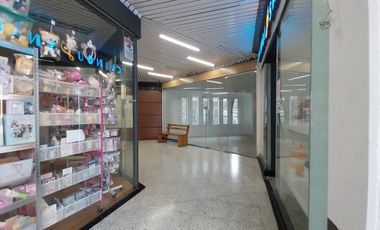Local Comercial con baño Todo Uso Arriendo Providencia
