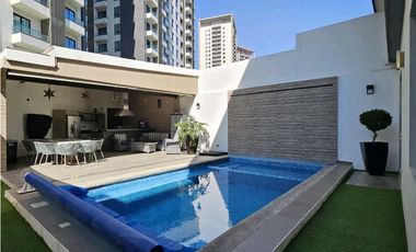 Residencia con Alberca y Acabados de Lujo en Zona Valle Poniente