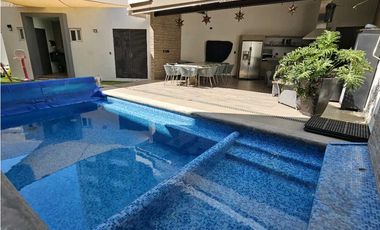 Residencia con Alberca y Acabados de Lujo en Zona Valle Poniente