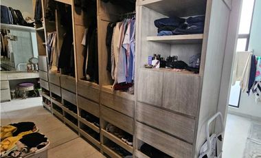 Residencia con Alberca y Acabados de Lujo en Zona Valle Poniente