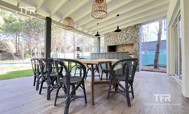 Venta en Maritimo 4 de Costa Esmeralda - 4 habitaciones en 2 plantas - a pasos del mar