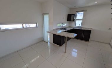 Casa en Venta Con Terraza en Colonia San Vicente, Guadalajara