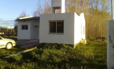 Casa en venta - 2 Dormitorios 1 Baño - 65Mts2 - Aguas Verdes