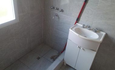 Casa en venta - 2 Dormitorios 1 Baño - 65Mts2 - Aguas Verdes