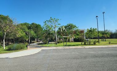 TERRENO RESIDENCIAL EN JARDINES DE REJOYADA 3