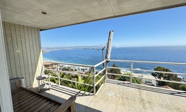 SE ARRIENDA GRAN CASA CON VISTA AL MAR, REÑACA (CÓD. 547)