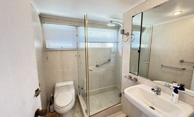 SE ARRIENDA GRAN CASA CON VISTA AL MAR, REÑACA (CÓD. 547)