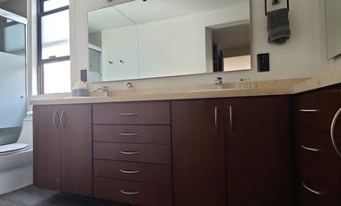 SE RENTA INCREÍBLE CASA AMUEBLADA EN CERRADA EN TECAMACHALCO (V)