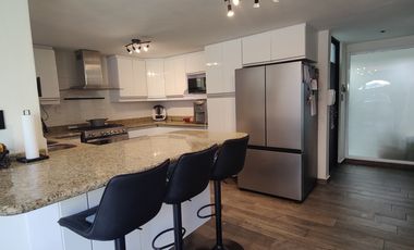 SE RENTA INCREÍBLE CASA AMUEBLADA EN CERRADA EN TECAMACHALCO (V)