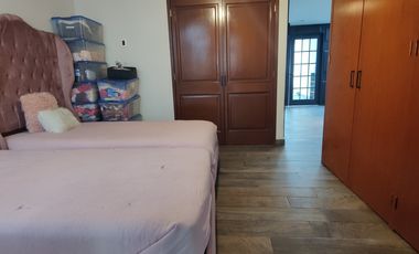 SE RENTA INCREÍBLE CASA AMUEBLADA EN CERRADA EN TECAMACHALCO (V)