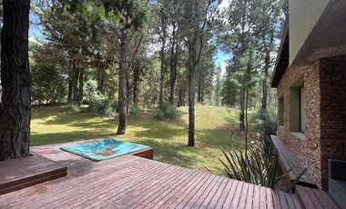 VENTA Casa 6 ambientes en COSTA ESMERALDA Barrio Deportivo II