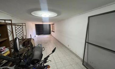 Casa en venta - 3 Dormitorios 3 Baños - 322Mts2 - Wilde, Avellaneda