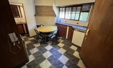 Casa en venta - 3 Dormitorios 3 Baños - 322Mts2 - Wilde, Avellaneda