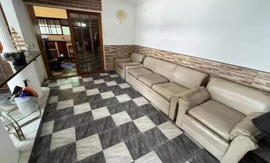 Casa en venta - 3 Dormitorios 3 Baños - 322Mts2 - Wilde, Avellaneda