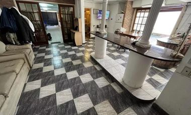 Casa en venta - 3 Dormitorios 3 Baños - 322Mts2 - Wilde, Avellaneda