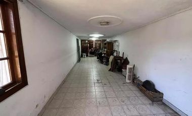 Casa en venta - 3 Dormitorios 3 Baños - 322Mts2 - Wilde, Avellaneda