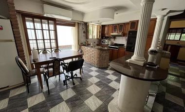 Casa en venta - 3 Dormitorios 3 Baños - 322Mts2 - Wilde, Avellaneda