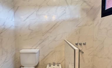 Venta en Residencial 1 de Costa Esmeralda - 3 dormitorios - pileta - fondo privado