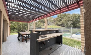 Venta en Residencial 1 de Costa Esmeralda - 3 dormitorios - pileta - fondo privado