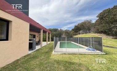 Venta en Residencial 1 de Costa Esmeralda - 3 dormitorios - pileta - fondo privado