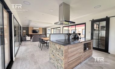 Venta en Residencial 1 de Costa Esmeralda - 3 dormitorios - pileta - fondo privado