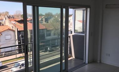 DEPARTAMENTO DOS AMBIENTES VENTA EN AV. ALSINA  15 4°A  C/COCH (BANFIELD)