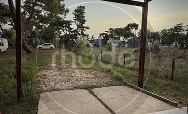 Monoambiente con terreno propio en Costa del Este - Los Pinos e/ Malvones y Pensamientos  al 1169